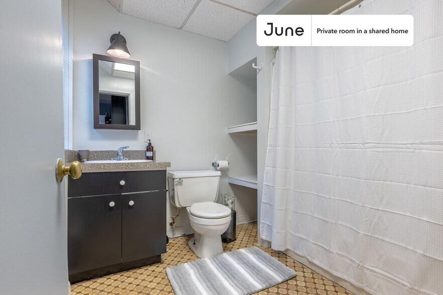 Building Photo - Room in Shared 3 bed/1 bath home in North End