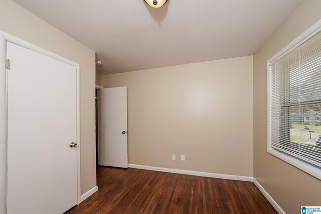 Building Photo - 9765 Virginianna Dr
