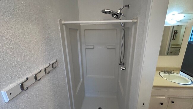 Building Photo - 1717 Briarwood Dr