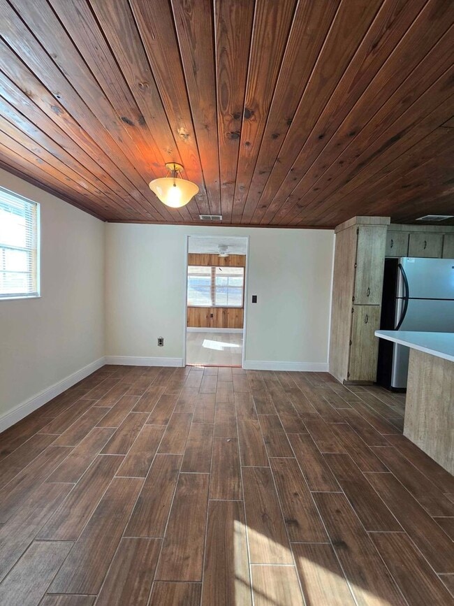 Building Photo - Two Bedroom Home with Large Fenced-in Yard