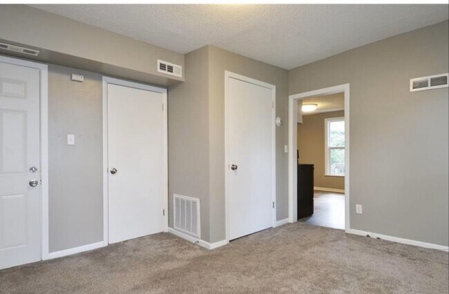 Building Photo - 1028 28th Ave NE