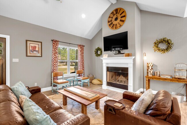 Building Photo - 113 Winding Oak Dr