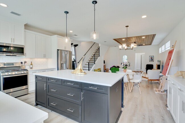 Building Photo - 5631 Fletcher Oaks Dr