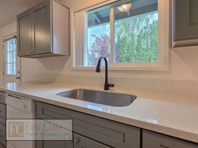 Building Photo - 1760 NE 24th Ave