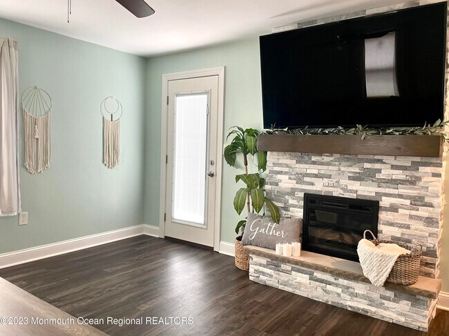 Building Photo - 1414 Treeneedle Rd