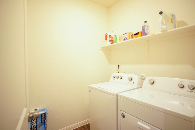 Building Photo - 12633 Henry Clay Dr