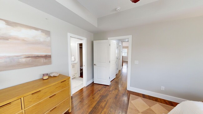 Building Photo - LEASING SPECIAL Charming East Nashville Home!