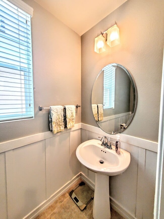 Building Photo - Gorgeous Home- Lots of Upgrades