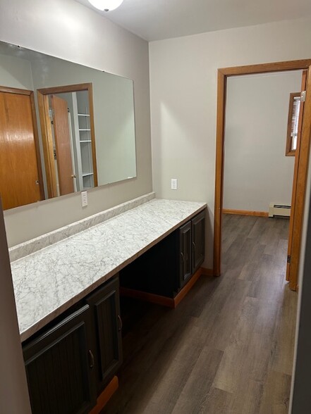 Building Photo - 6050 OH-14