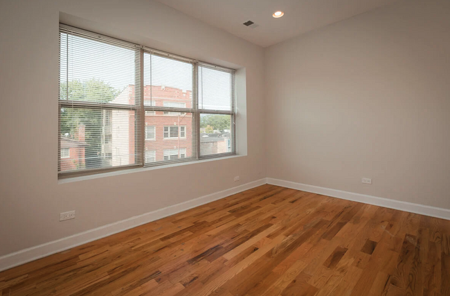 Building Photo - 2 bedroom in Chicago IL 60645