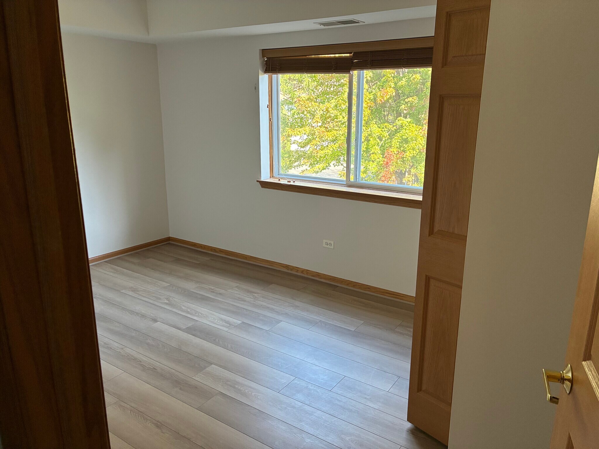 Building Photo - 927 Elderberry Cir