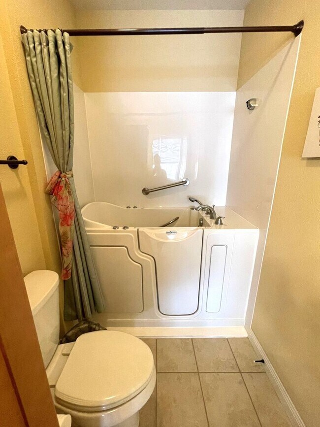 Building Photo - Fully-Furnished 3 Bedroom Condo in Smithton Crossing - Perfect for Traveling Professionals!