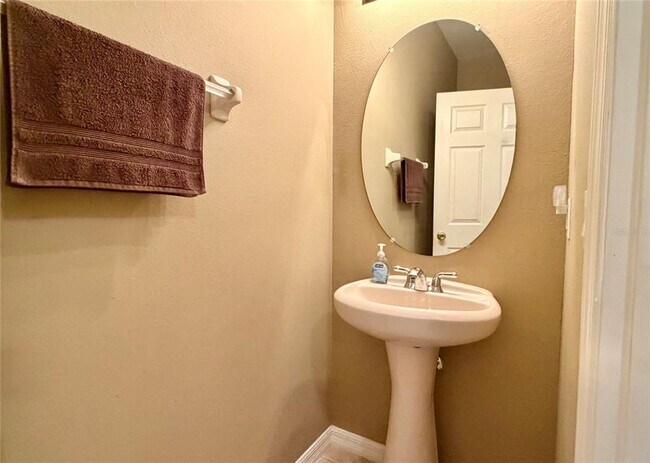 Building Photo - 1720 Retreat View Cir