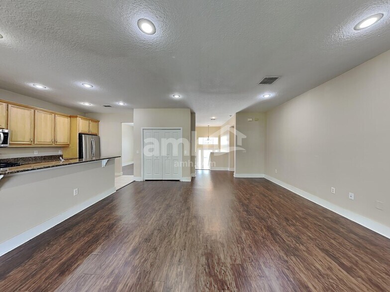 Building Photo - 6405 Oyster Island Cove