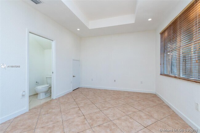 Building Photo - 15244 SW 9th Way