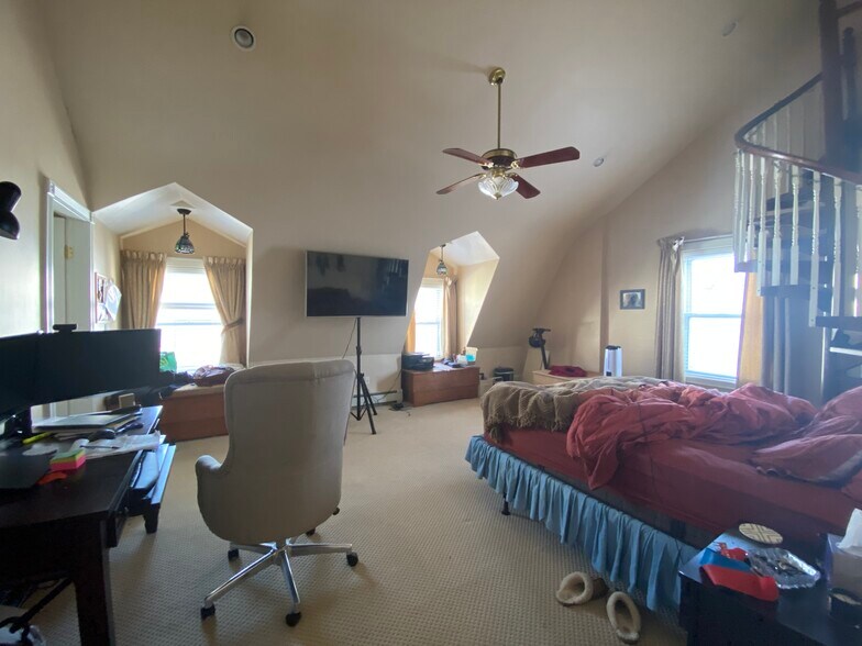 Building Photo - 6 Saint Paul St