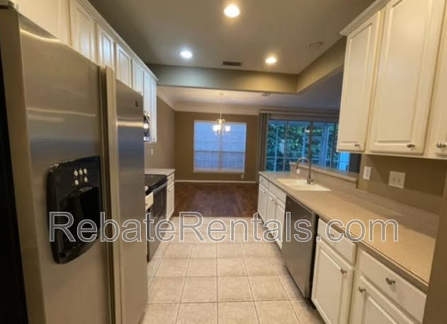 Building Photo - 11043 Castlemain Cir E