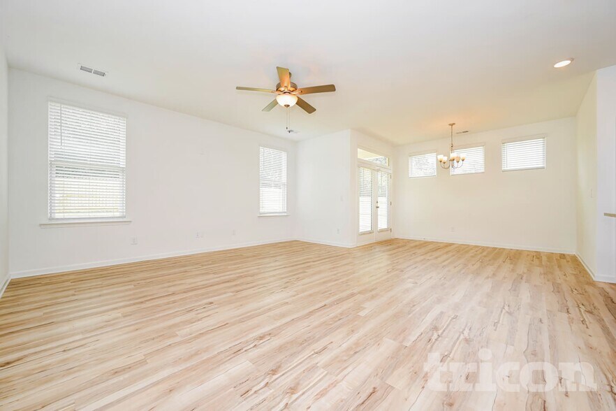 Primary Photo - 424 Freeport Wy