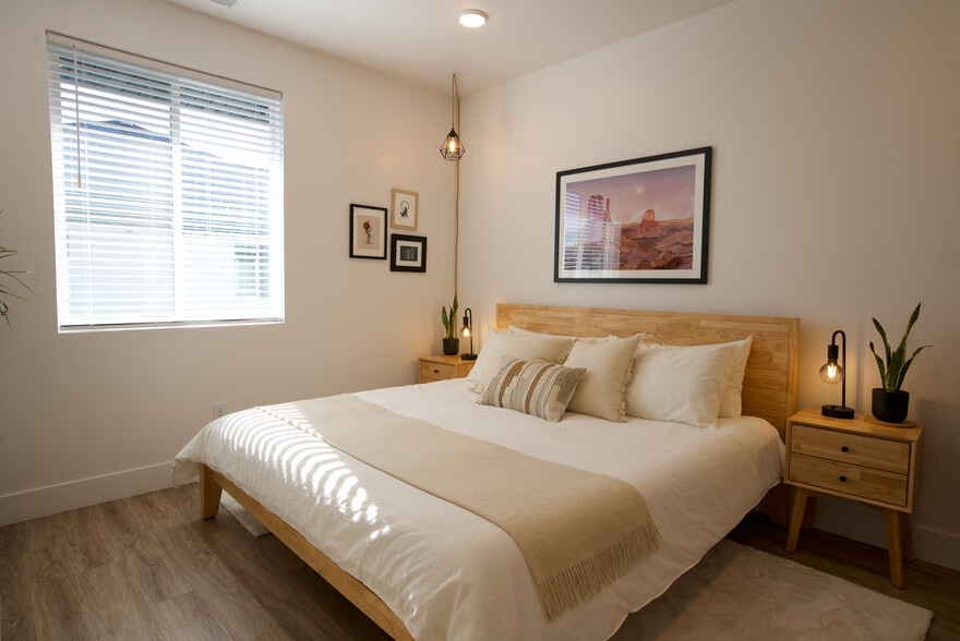 Primary bedroom - 525 N 1st St