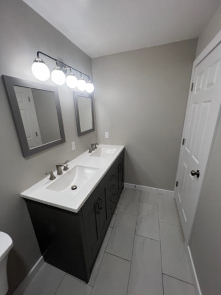 Building Photo - 425 S Oak St