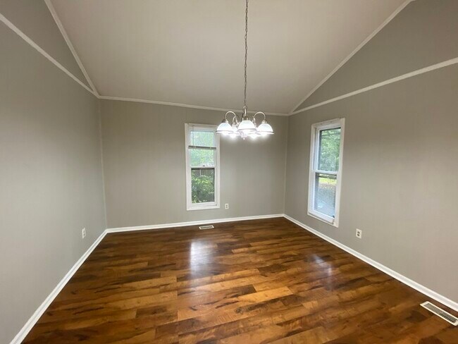 Building Photo - NOW OFFERING FIRST FULL MONTH FREE IF MOVE...