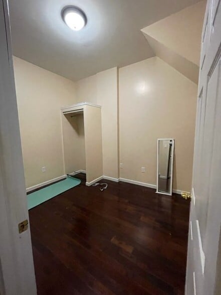 Building Photo - 1533 Cecil B. Moore Ave