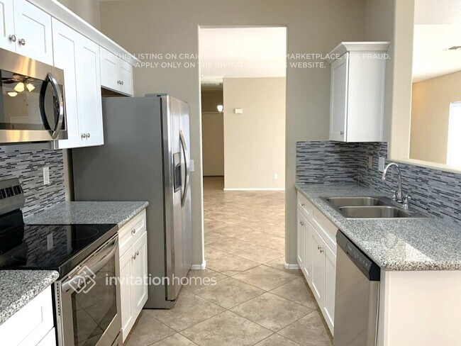 Building Photo - 30012 N Desert Willow Blvd