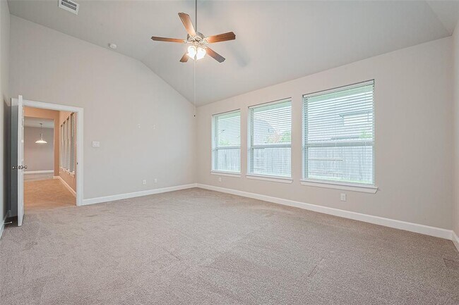 Building Photo - 5511 Highland Dr
