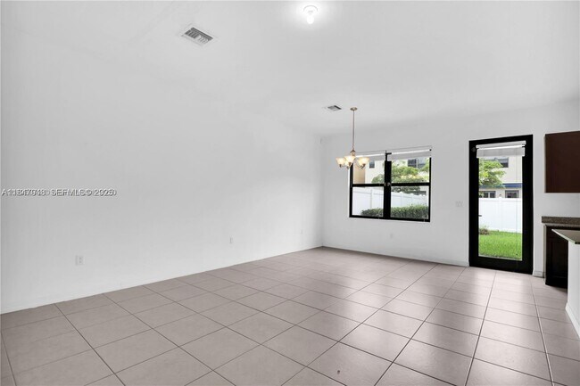 Building Photo - 673 NE 191st St