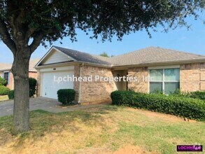 Building Photo - Beautiful home located in the Oakridge Sou...