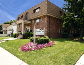 Building Photo - Lincoln Court Apartments
