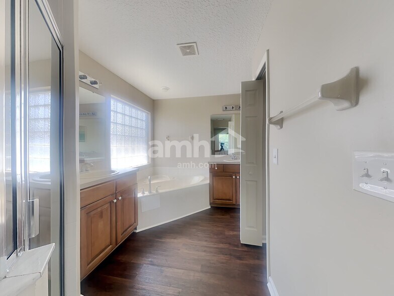 Building Photo - 2830 Harvest Moon Dr