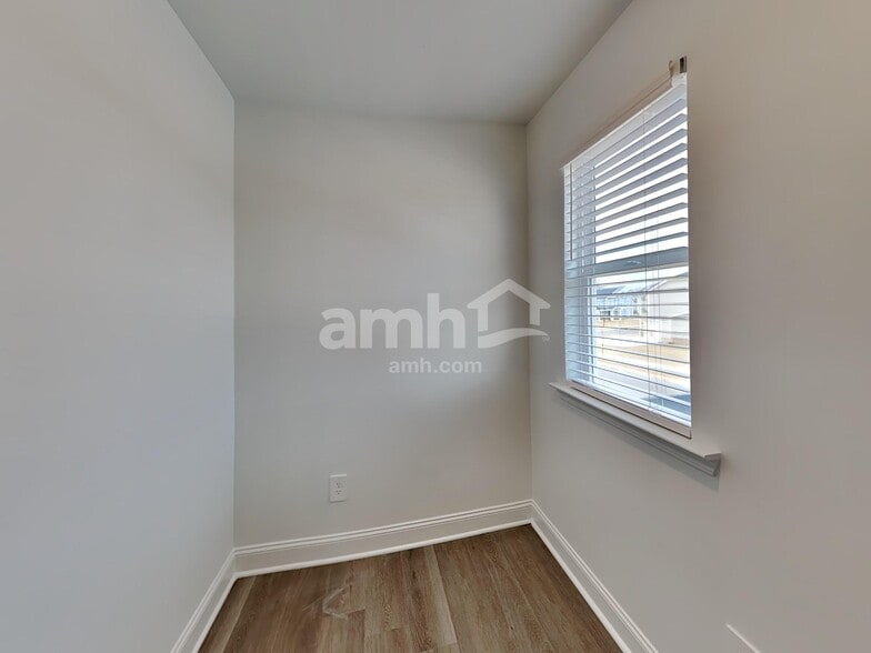 Building Photo - 116 Punderson Dr