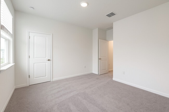 Building Photo - 550 Orient Ave