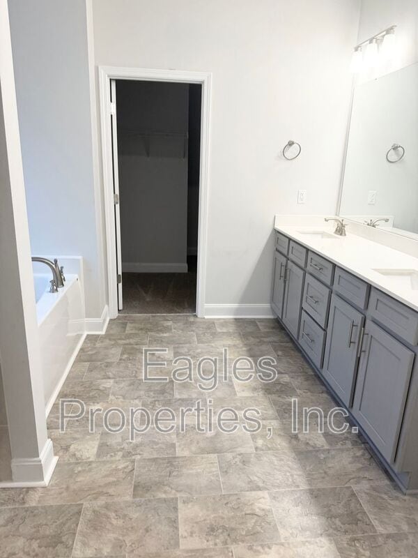 Building Photo - 208 Bay Hill Dr