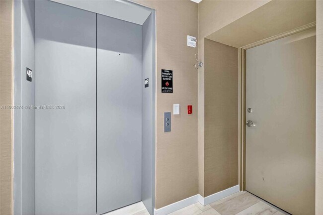 Building Photo - 480 NE 31st St