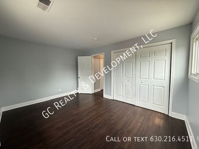 Building Photo - 1044 S York Rd