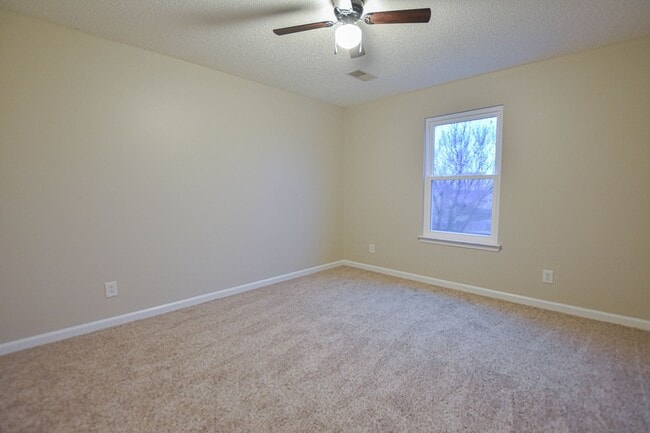 Building Photo - Pet Friendly Four Bedroom!