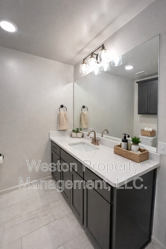 Building Photo - 9212 SW 41st St