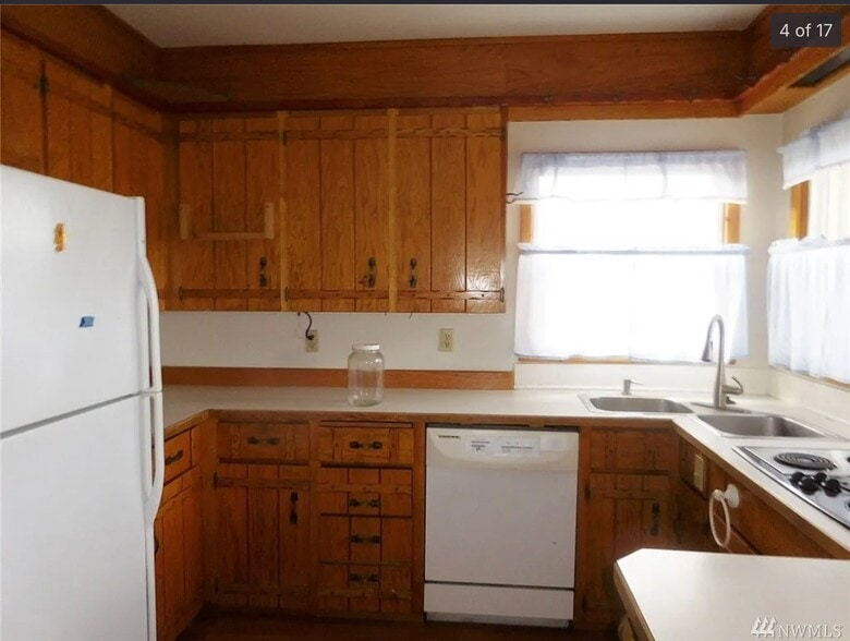 Building Photo - 614 S Stevens St