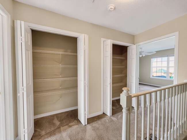 Building Photo - 977 Scenic Oak Ln