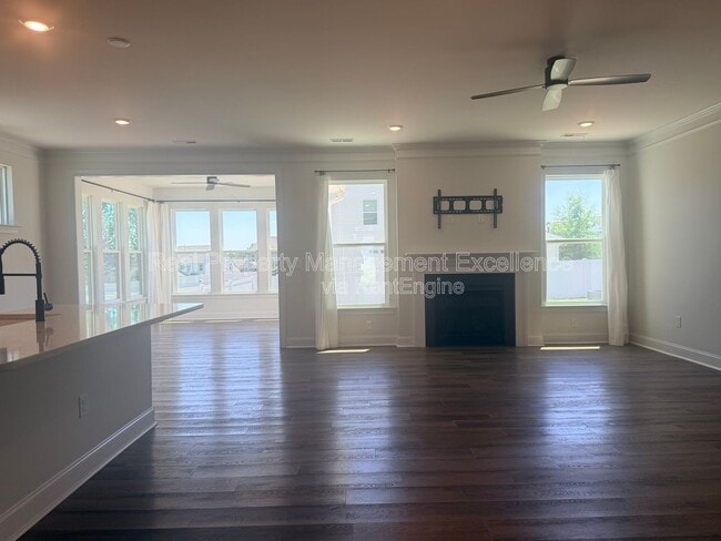 Building Photo - 16 Clear Creek Cir