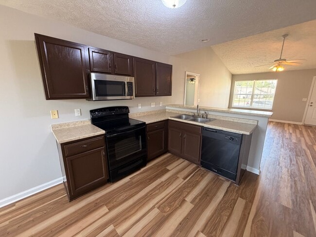 Building Photo - Nice 3 BR 2 Bath Available Now in Murfreesboro!