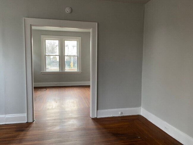 Building Photo - 4226 W 8th St