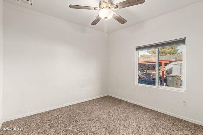 Building Photo - 407 E Eason Ave