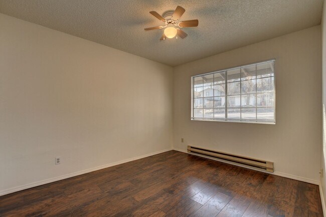 Building Photo - 638 2nd St