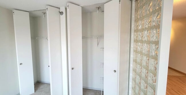 Building Photo - 1212N N La Salle Dr