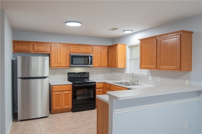 Building Photo - 1735 Rock Hollow Loop