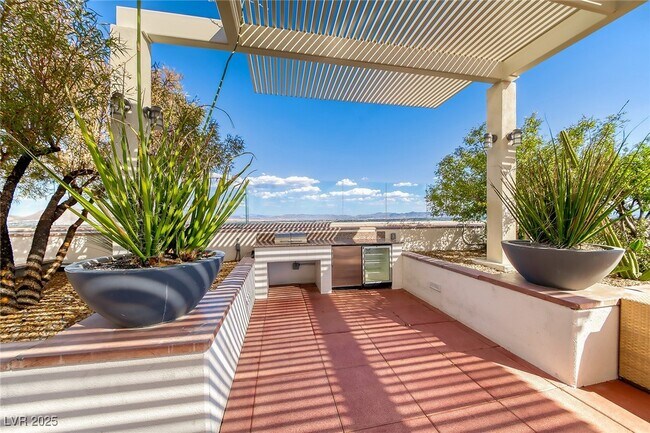 Building Photo - 150 S Las Vegas Blvd