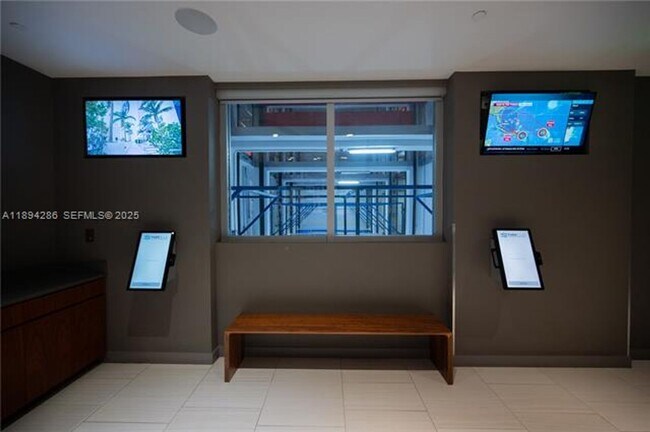 Building Photo - 1300 Brickell Bay Dr